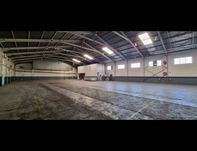 2,549M² WAREHOUSE TO LET IN AIRPORT INDUSTRIA